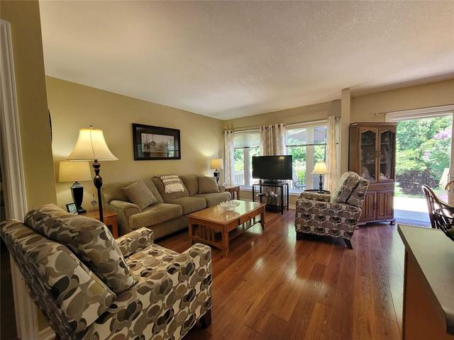 21 St James Pl, House detached with 2 bedrooms, 2 bathrooms and 3 parking in Wasaga Beach ON | Image 7