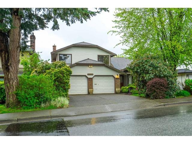 15556 Roper Avenue, House detached with 3 bedrooms, 3 bathrooms and 4 parking in White Rock BC | Card Image
