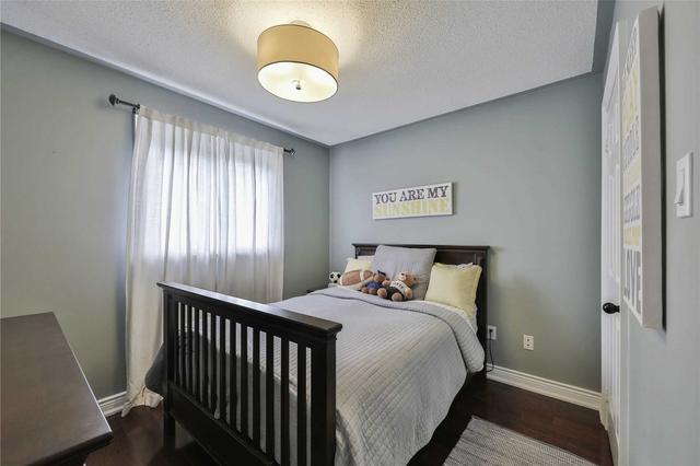 886 Millworks Cres W, House attached with 3 bedrooms, 4 bathrooms and 4 parking in Mississauga ON | Image 5