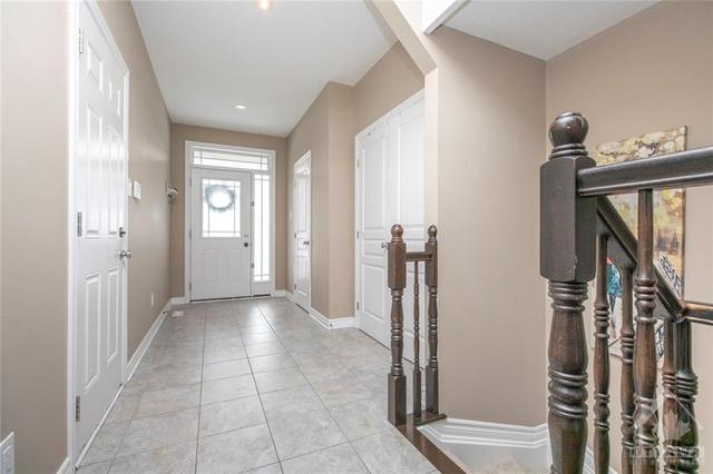 235 Gossamer Street, Townhouse with 3 bedrooms, 3 bathrooms and 3 parking in Ottawa ON | Image 3