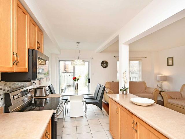 15 Todmorden Dr, House attached with 3 bedrooms, 2 bathrooms and 2 parking in Brampton ON | Image 14