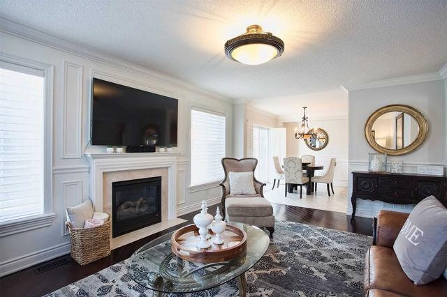 30 Tregate Cres, House detached with 4 bedrooms, 4 bathrooms and 5 parking in Brampton ON | Image 2