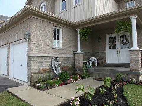 58 Truax St, House detached with 5 bedrooms, 3 bathrooms and 4 parking in Kawartha Lakes ON | Image 2