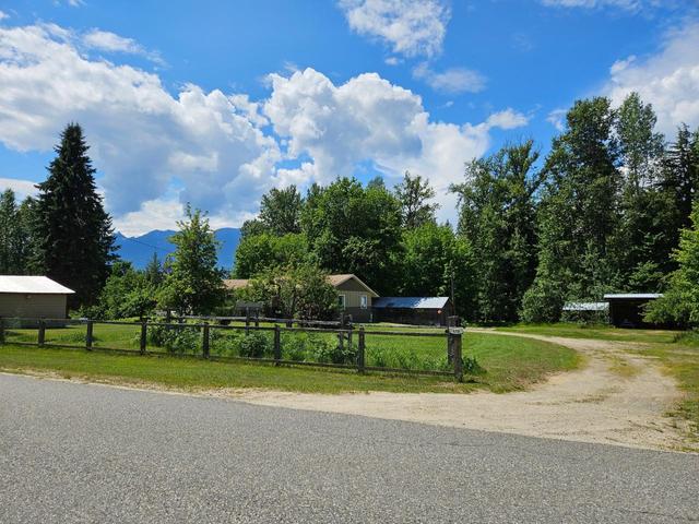 432 Alexander Road, House detached with 3 bedrooms, 1 bathrooms and 5 parking in Central Kootenay K BC | Image 3
