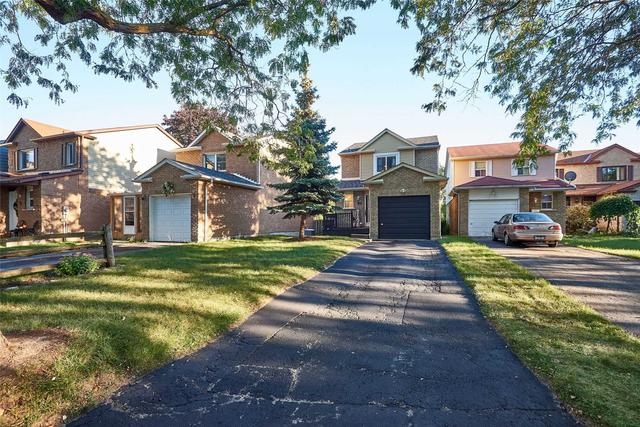 whitby - 94 Greenfield Cres, House detached with 3 bedrooms, 2 bathrooms and 3 parking in Whitby ON | Card Image