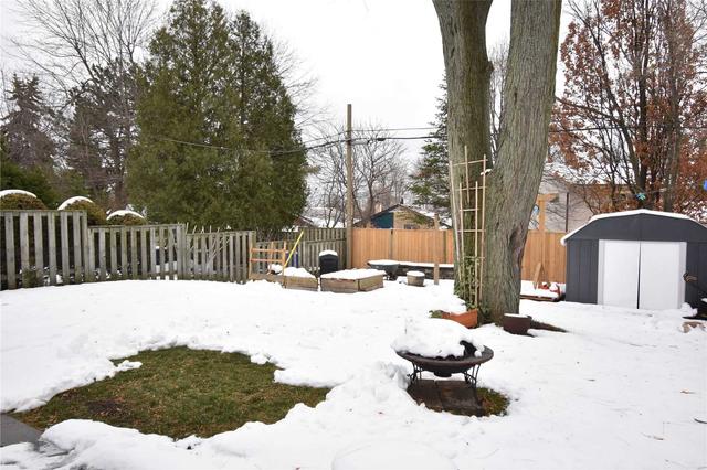 915 Brimorton Dr, House detached with 3 bedrooms, 2 bathrooms and 2 parking in Toronto ON | Image 18