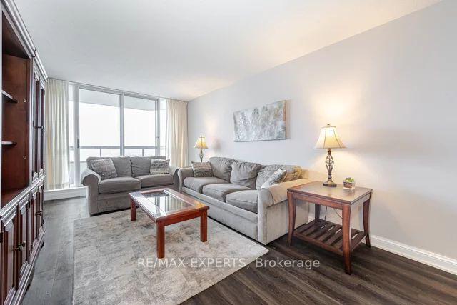 2007 - 24 Hanover Rd, Condo with 2 bedrooms, 2 bathrooms and 1 parking in Brampton ON | Image 2