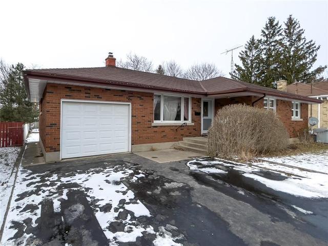 40 North Park Street, House detached with 4 bedrooms, 2 bathrooms and null parking in Brantford ON | Image 2