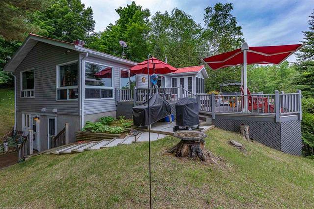 1099 Country Lane, House detached with 2 bedrooms, 1 bathrooms and 3 parking in Central Frontenac ON | Image 1