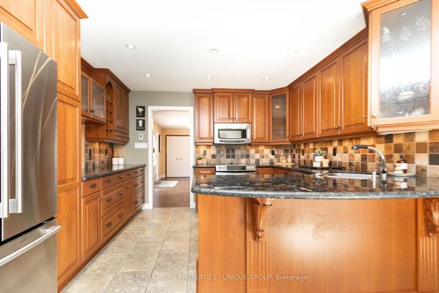 187 Heathwood Heights Dr, House detached with 3 bedrooms, 4 bathrooms and 4 parking in Aurora ON | Image 4