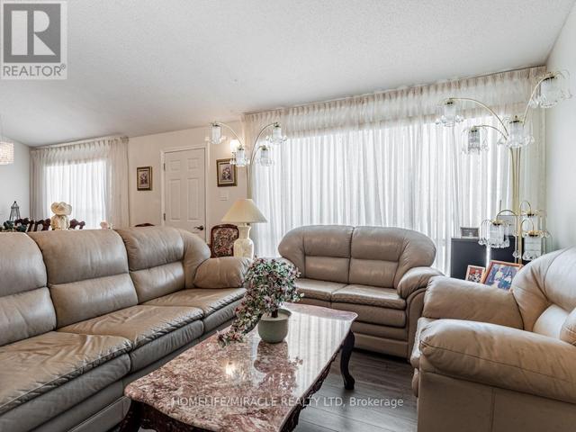 5 Benhur Cres, House detached with 3 bedrooms, 2 bathrooms and 3 parking in Toronto ON | Image 4