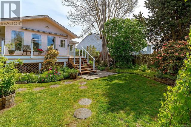 344 Stannard Ave, House detached with 3 bedrooms, 2 bathrooms and 1 parking in Victoria BC | Image 60