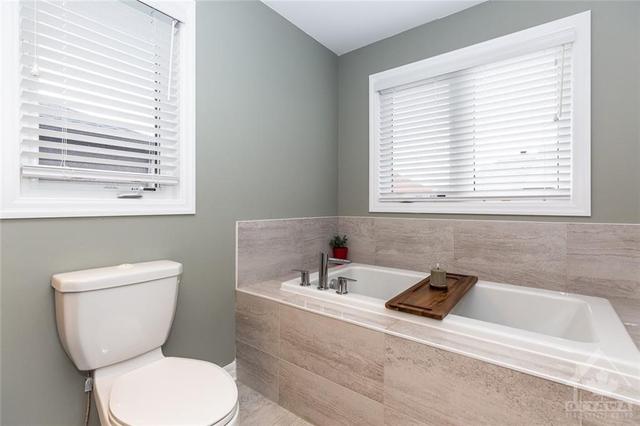 206 Nightfall Street, Townhouse with 3 bedrooms, 3 bathrooms and 3 parking in Ottawa ON | Image 25