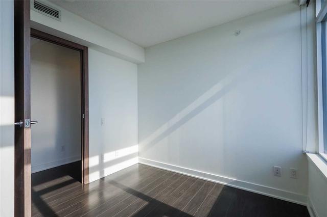 2815 - 17 Bathurst St, Condo with 3 bedrooms, 2 bathrooms and 1 parking in Toronto ON | Image 6