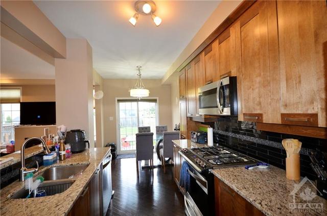 869 Kennacraig Private, Townhouse with 3 bedrooms, 4 bathrooms and 2 parking in Ottawa ON | Image 5