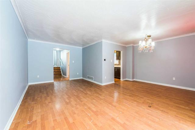 7420 Moodie Crt, House semidetached with 4 bedrooms, 3 bathrooms and 6 parking in Mississauga ON | Image 2