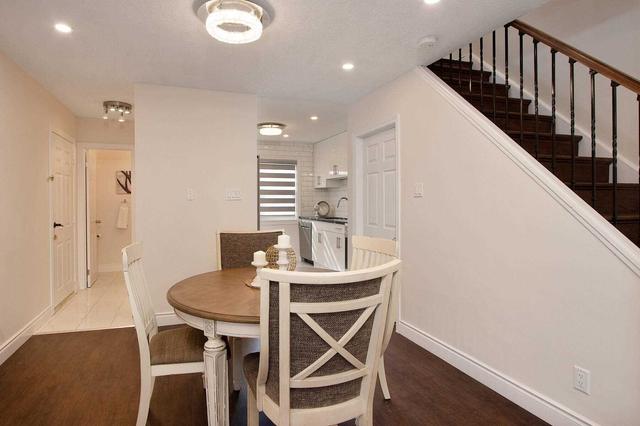 19 Arbour Glen Cres, Townhouse with 3 bedrooms, 3 bathrooms and 1 parking in London ON | Image 3
