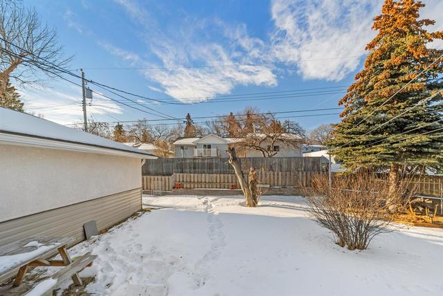 17 Simons Crescent Nw, House detached with 4 bedrooms, 3 bathrooms and 1 parking in Calgary AB | Image 41