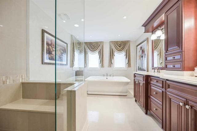 18 Quantz Crt, House detached with 4 bedrooms, 5 bathrooms and 10 parking in Markham ON | Image 19