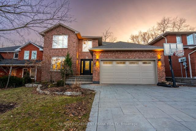 11 Renata Crt, House detached with 4 bedrooms, 3 bathrooms and 6 parking in Hamilton ON | Image 1