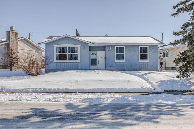 359 Penworth Way Se, House detached with 4 bedrooms, 2 bathrooms and 2 parking in Calgary AB | Image 1
