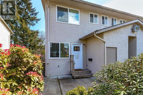 1614 Fuller St, House attached with 3 bedrooms, 3 bathrooms and 1 parking in Nanaimo BC | Card Image