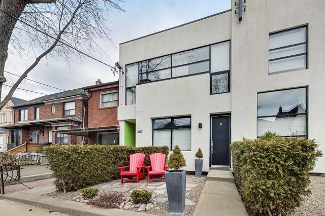 2 - 257 Euclid Ave, Townhouse with 2 bedrooms, 2 bathrooms and 1 parking in Toronto ON | Image 1