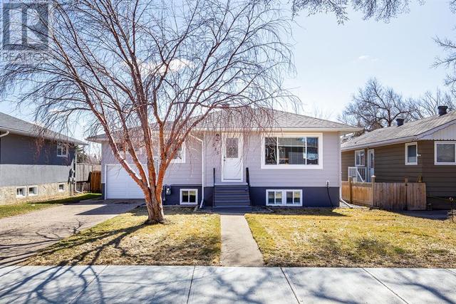 515 12 Street Sw, House detached with 3 bedrooms, 2 bathrooms and 2 parking in Medicine Hat AB | Image 3