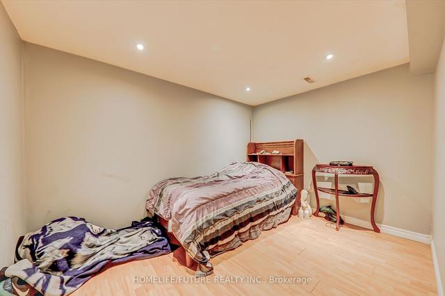 27 Wellpark Blvd, House detached with 3 bedrooms, 3 bathrooms and 5 parking in Toronto ON | Image 21