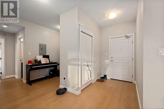 201 - 2117 Meredith Rd, Condo with 1 bedrooms, 2 bathrooms and 1 parking in Nanaimo BC | Image 8