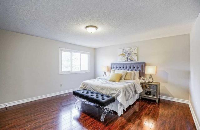 140 Andrea Lane, House detached with 3 bedrooms, 3 bathrooms and 5 parking in Vaughan ON | Image 2