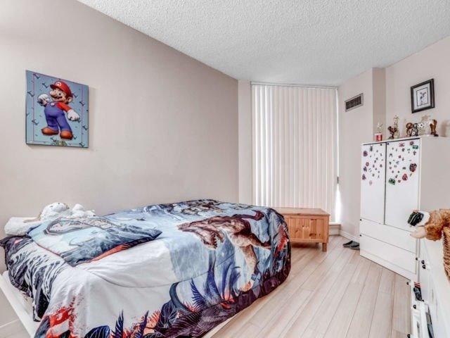 1205 - 10 Laurelcrest St, Condo with 2 bedrooms, 1 bathrooms and 1 parking in Brampton ON | Image 14