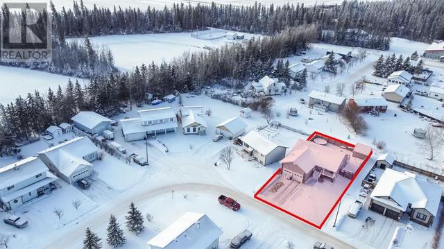 8 Lavoie Street, House detached with 5 bedrooms, 3 bathrooms and 4 parking in Northern Sunrise County AB | Image 38