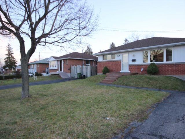 790 10th Ave, House detached with 2 bedrooms, 2 bathrooms and 2 parking in Hamilton ON | Image 2