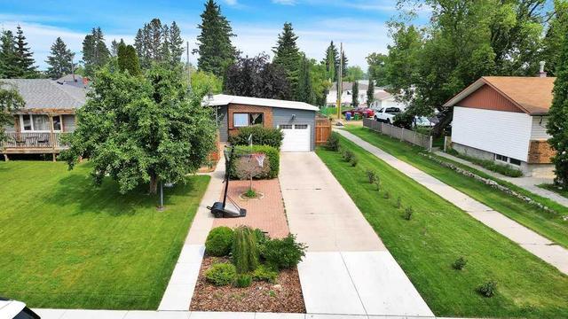 4203 43a Avenue, House detached with 4 bedrooms, 2 bathrooms and 3 parking in Red Deer AB | Image 2