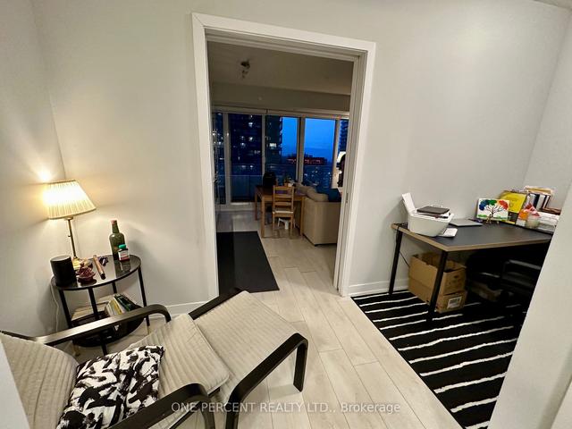 3711 - 2221 Yonge St, Condo with 1 bedrooms, 1 bathrooms and 0 parking in Toronto ON | Image 4