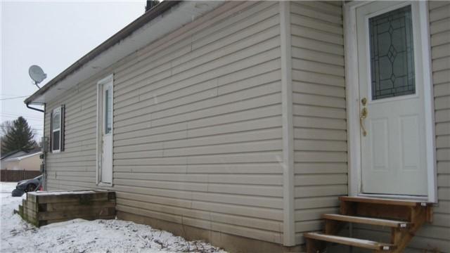 1002 Arnold St, House detached with 2 bedrooms, 1 bathrooms and 1 parking in Innisfil ON | Image 4