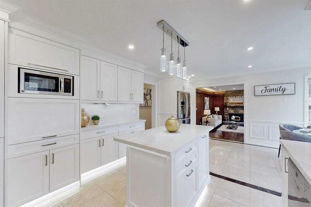 8 Barclay Crt, House detached with 4 bedrooms, 5 bathrooms and 6 parking in Markham ON | Image 4