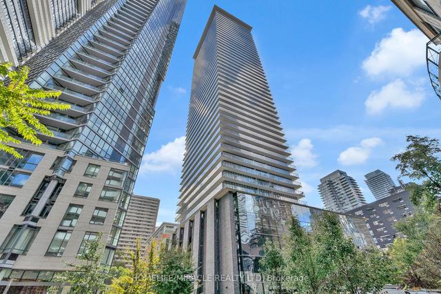 3106 - 33 Charles St E, Condo with 3 bedrooms, 2 bathrooms and 1 parking in Toronto ON | Image 12