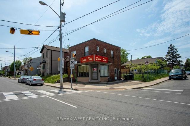 604 Oakwood Ave, House detached with 2 bedrooms, 1 bathrooms and 1 parking in Toronto ON | Image 11