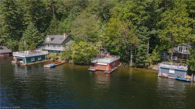1040 Oak Street, House detached with 3 bedrooms, 1 bathrooms and 4 parking in Muskoka Lakes ON | Image 2