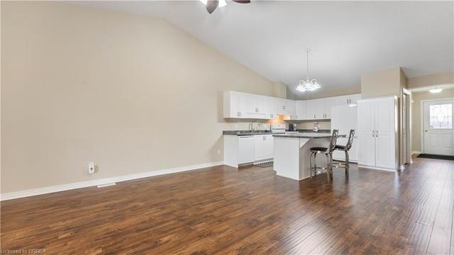 11 - 35 Cobden Court, House attached with 3 bedrooms, 2 bathrooms and 2 parking in Brantford ON | Image 31