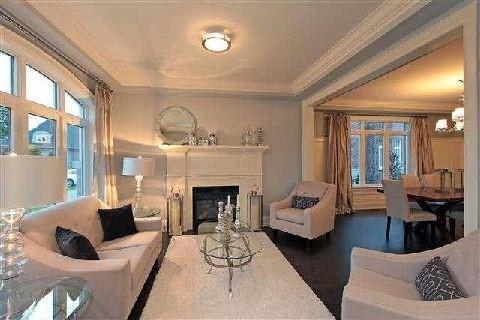 962 Fredonia Dr, House detached with 4 bedrooms, 5 bathrooms and 2 parking in Mississauga ON | Image 2