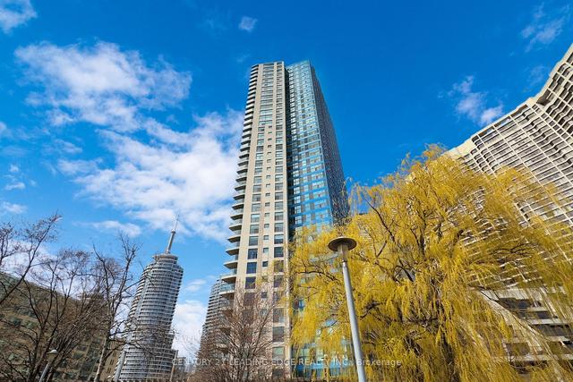 1403 - 99 Harbour Sq, Condo with 0 bedrooms, 1 bathrooms and 0 parking in Toronto ON | Image 1