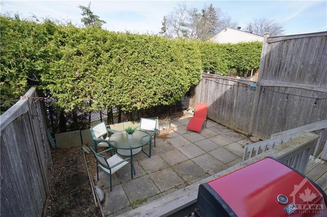 50 Peary Way, Townhouse with 3 bedrooms, 2 bathrooms and 2 parking in Ottawa ON | Image 23