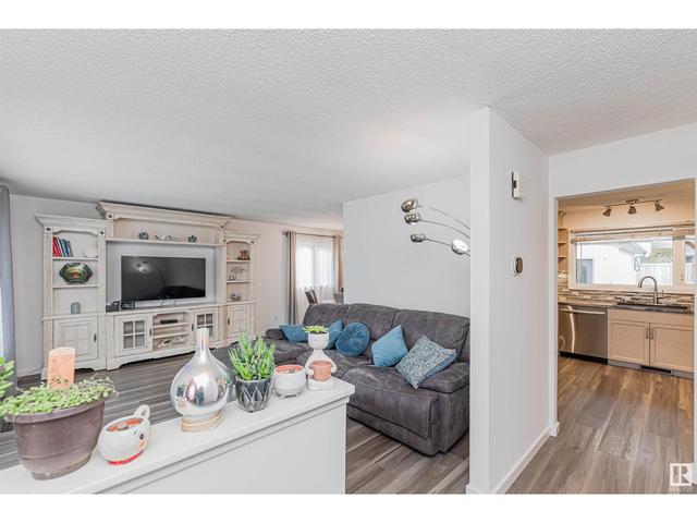 9712 Morinville Dr, House detached with 4 bedrooms, 2 bathrooms and 4 parking in Morinville AB | Image 5