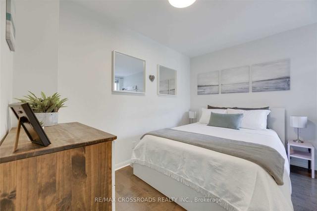 322 - 26 Douro St, Townhouse with 2 bedrooms, 2 bathrooms and 0 parking in Toronto ON | Image 3