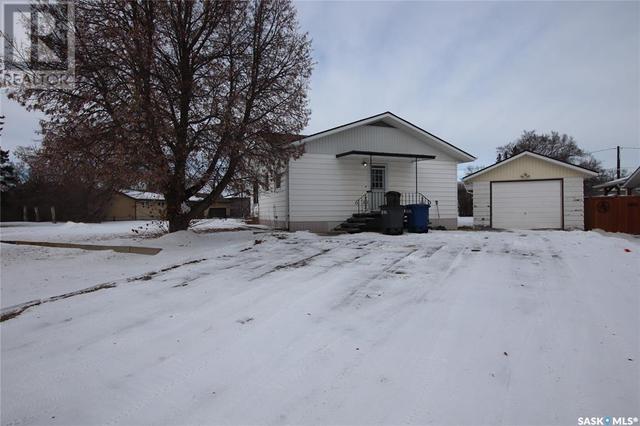 701 4th Avenue, House detached with 2 bedrooms, 2 bathrooms and null parking in Raymore SK | Image 4