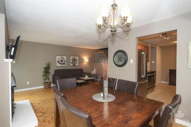 6872 Bilberry Drive, Townhouse with 3 bedrooms, 3 bathrooms and 3 parking in Ottawa ON | Image 10