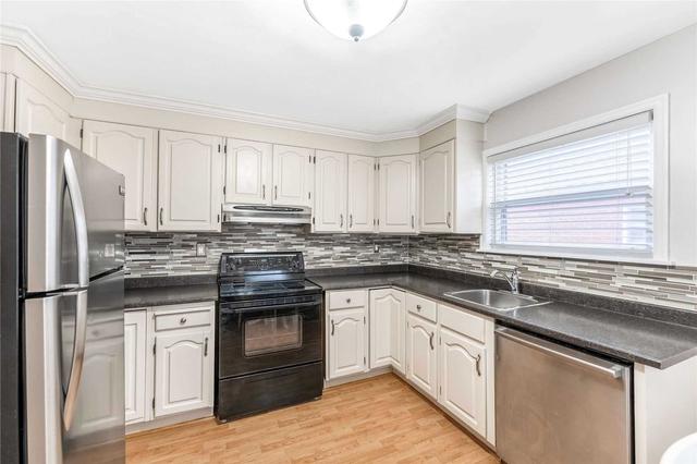 79 Ellington Dr, House detached with 4 bedrooms, 2 bathrooms and 3 parking in Toronto ON | Image 14